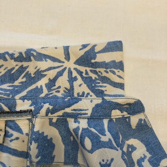 EUC Tommy Bahama silk blue and white print shirt. - Picture 4 of 5